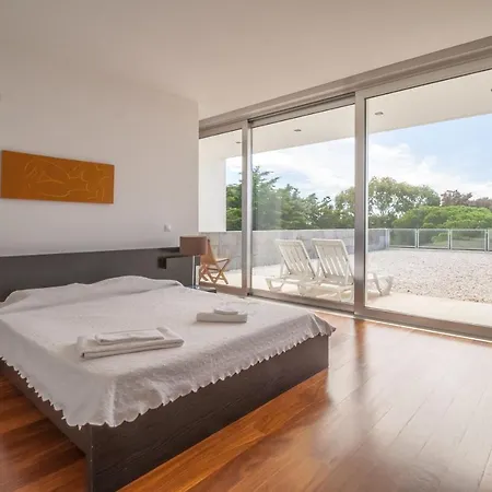 Guia Sleeps 8 Pool Air Con Wifi Villa *