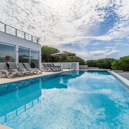Guia Sleeps 8 Pool Air Con Wifi